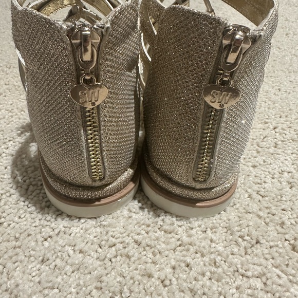 Stuart Weitzman Girls Rain Star Flat Sandal Size 5 NWOT - Picture 10 of 12